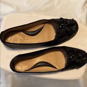 Cole Haan Women's Black leather loafer. Comfort, quality, academia, stylish 8.5